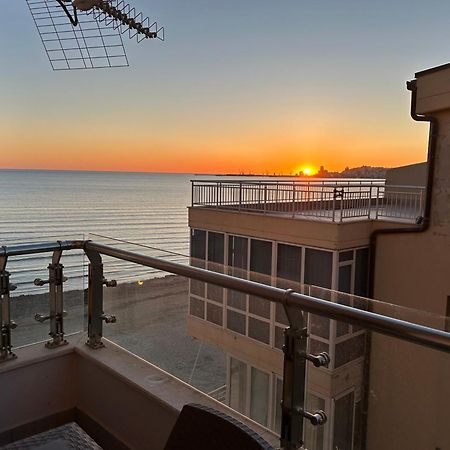 Dyrrah Seaside Apartments Durrës Esterno foto