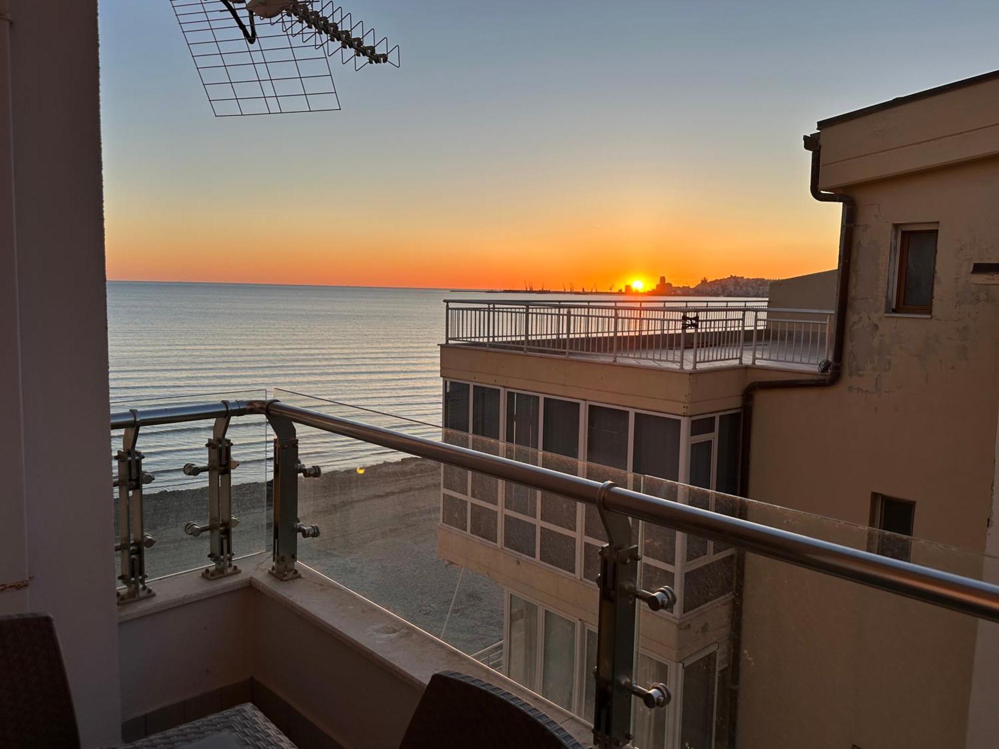 Dyrrah Seaside Apartments Durrës Esterno foto